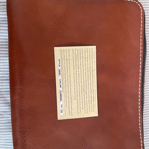 Patricia Nash Wristlet in great condition about 8 x 6in - Picture 6 of 9